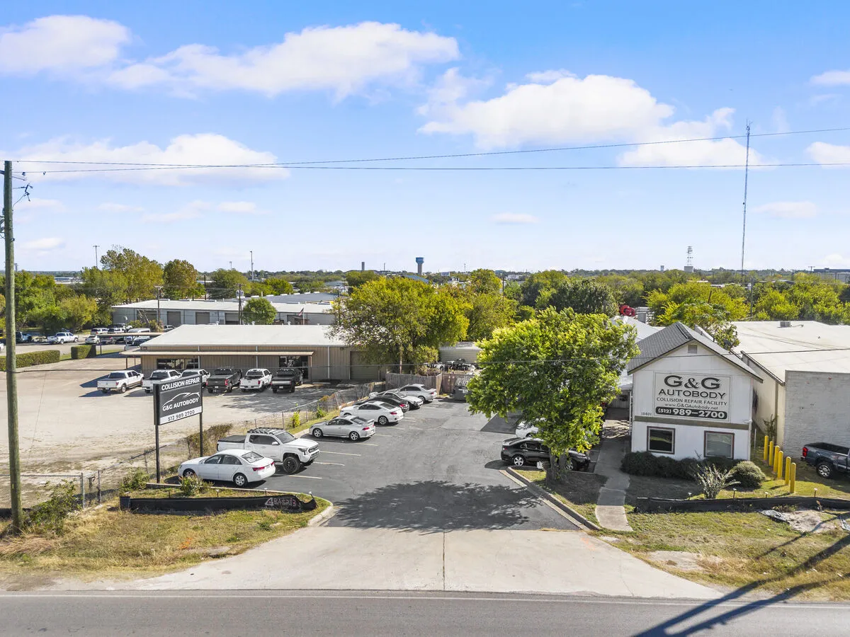 Drone view of G&G AutoBody location along Interstate 35